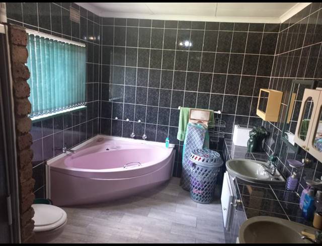 4 BEDROOM HOUSE FOR SALE IN VAN DYK PARK